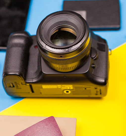 Professional Mirrorless Camera with Lens